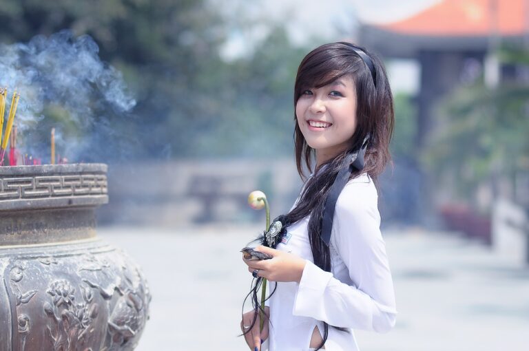 girl-1741941_1280