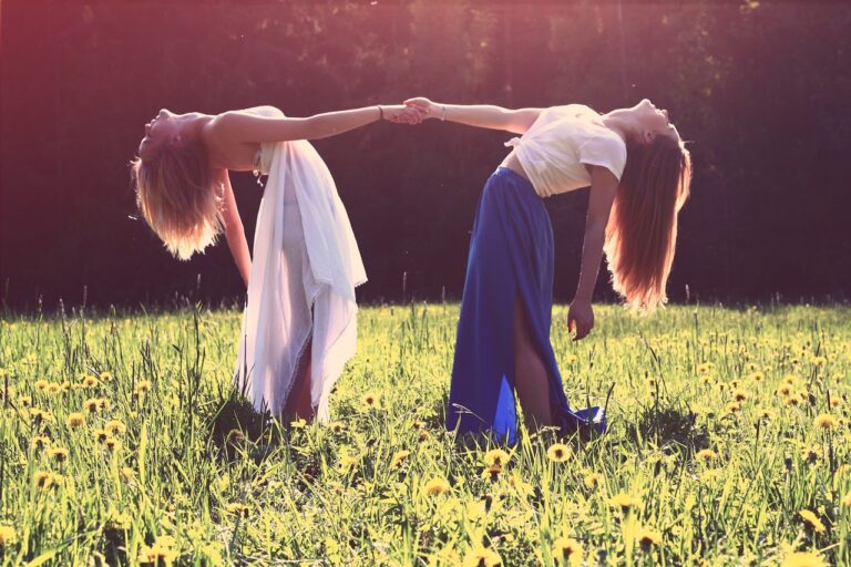 girls-839809_1280