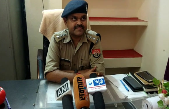 लखीमपुर खीरी पुलिस फिर विवादों में, चोरी की बाइक चलाते दरोगा का फोटो वायरल