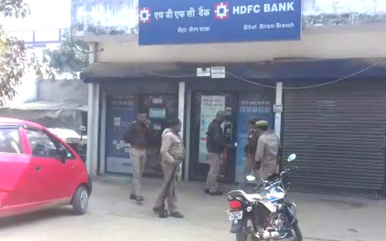 hdfc atm loot sitapur