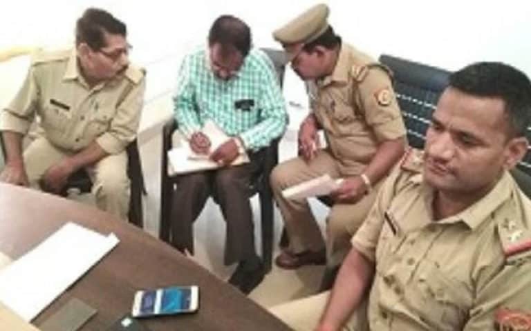 chunav ayog team cash
