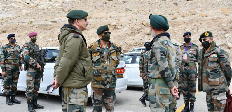 भारत चीन Stand-Off, थल सेना अध्यक्ष ने लद्दाख का दौरा किया
