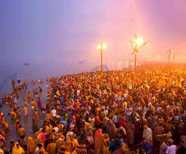 माघ मेला : लाखों की संख्या में पहुंचे श्रद्धालु, लगाई डुबकी