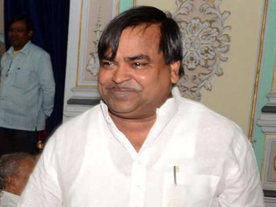 गायत्री प्रजापति की संपत्तियों के दस्तावेज देख ED के अफसर हैरान