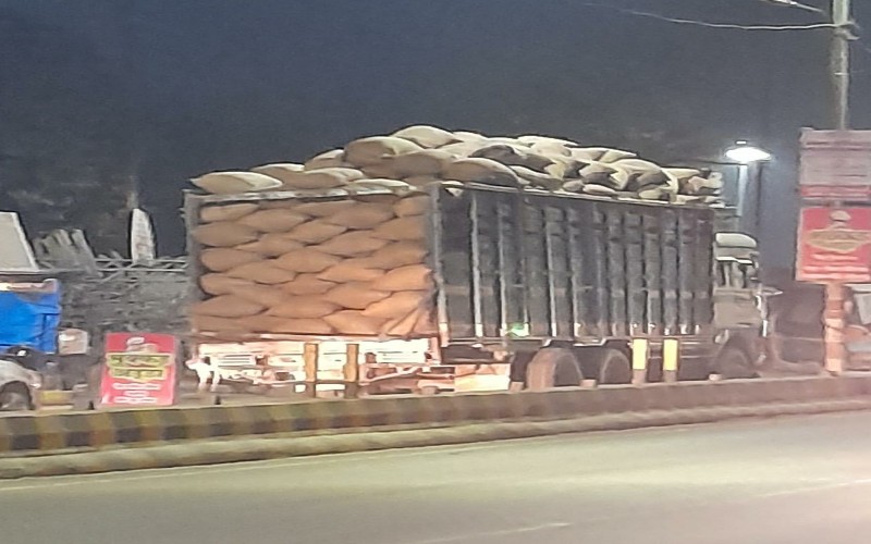 overload truck in Sitapur