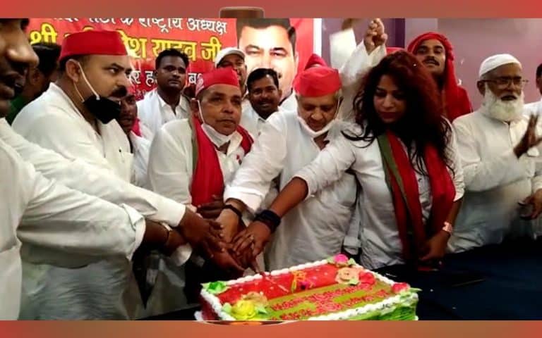 अखिलेश यादव