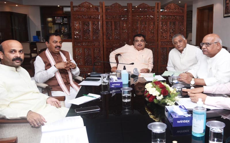 Nitin Gadkari Harish Dwivedi