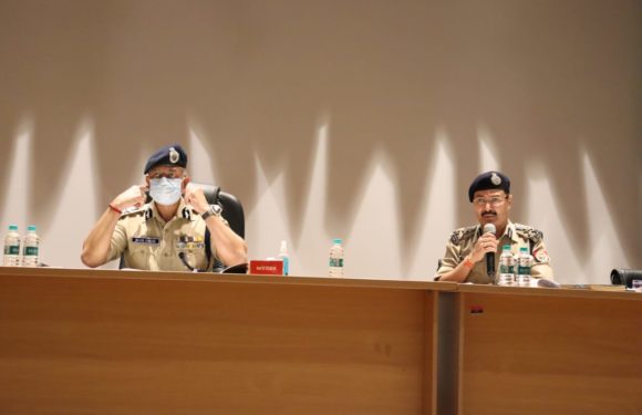 आगामी त्योहारों व विधानसभा चुनावों को लेकर हुई पुलिस आयुक्त गौतमबुद्धनगर की मीटिंग