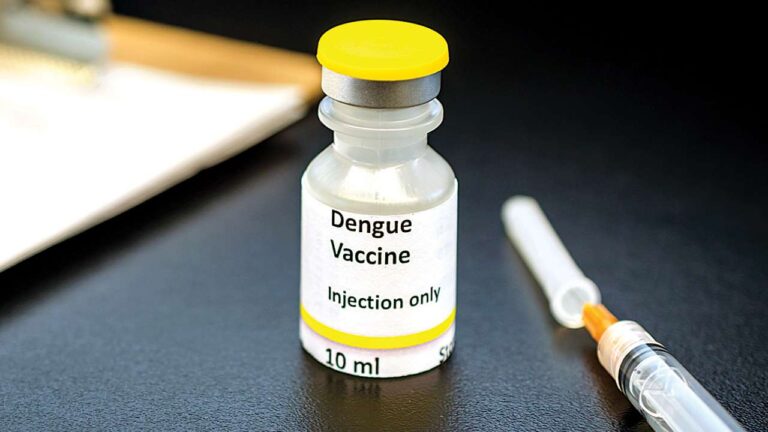 674715-dengue-vaccine-thinkstock