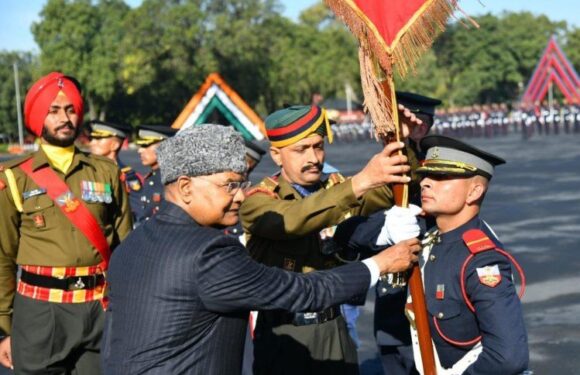 भारत के राष्ट्रपति ने भारतीय सैन्य अकादमी की पासिंग आउट परेड की समीक्षा की