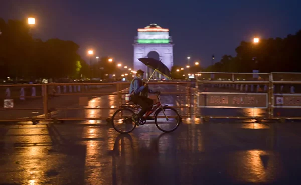 oef3suio_delhi-india-gate-lockdown-pti-_625x300_29_May_20