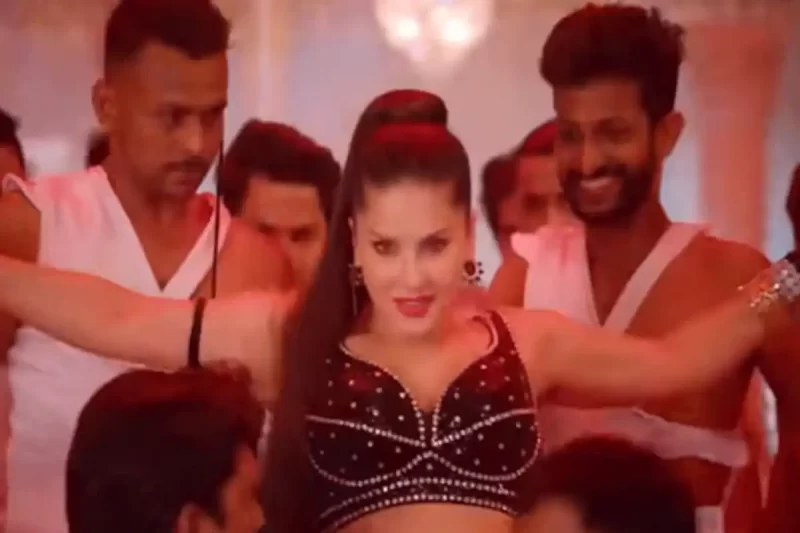 sunny-leone700