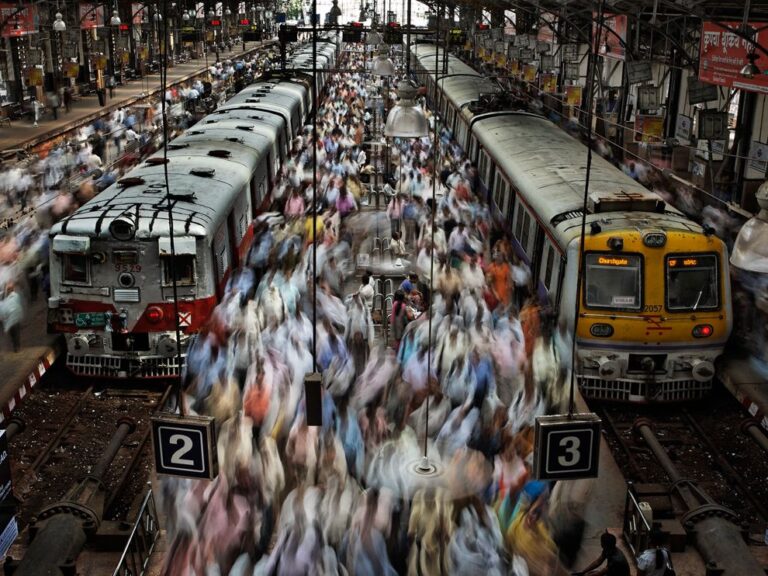 railway-station-mumbai-olson_69851_990x742