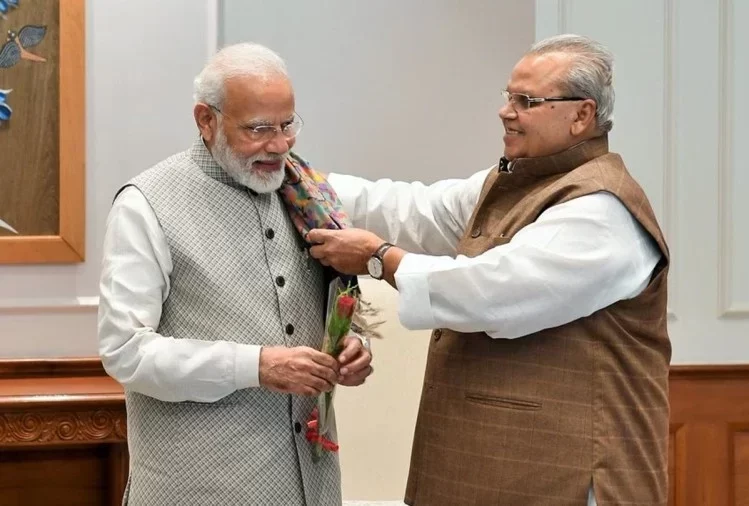 satyapal-malik-with-prime-minister-narendra-modi_1635248938