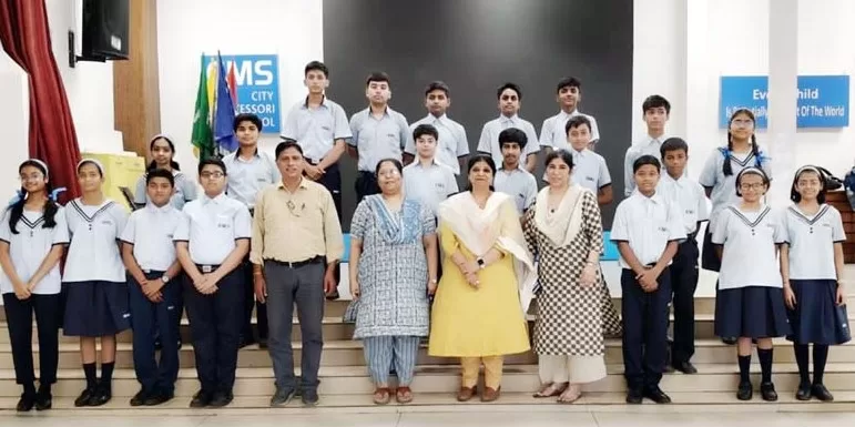 उदयपुर एवं माउंट आबू की शैक्षिक यात्रा पर रवाना हुआ सी.एम.एस. छात्र दल