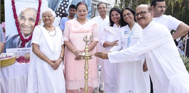 छात्रों व युवाओं का योग से जुड़ाव समाज में रचनात्मक परिवर्तन लायेगा: श्रीमती सुषमा खर्कवाल, मेयर, लखनऊ